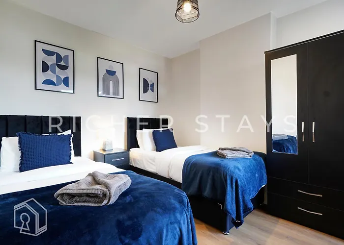 Watford Large 5Br Home - Contractors & Families
