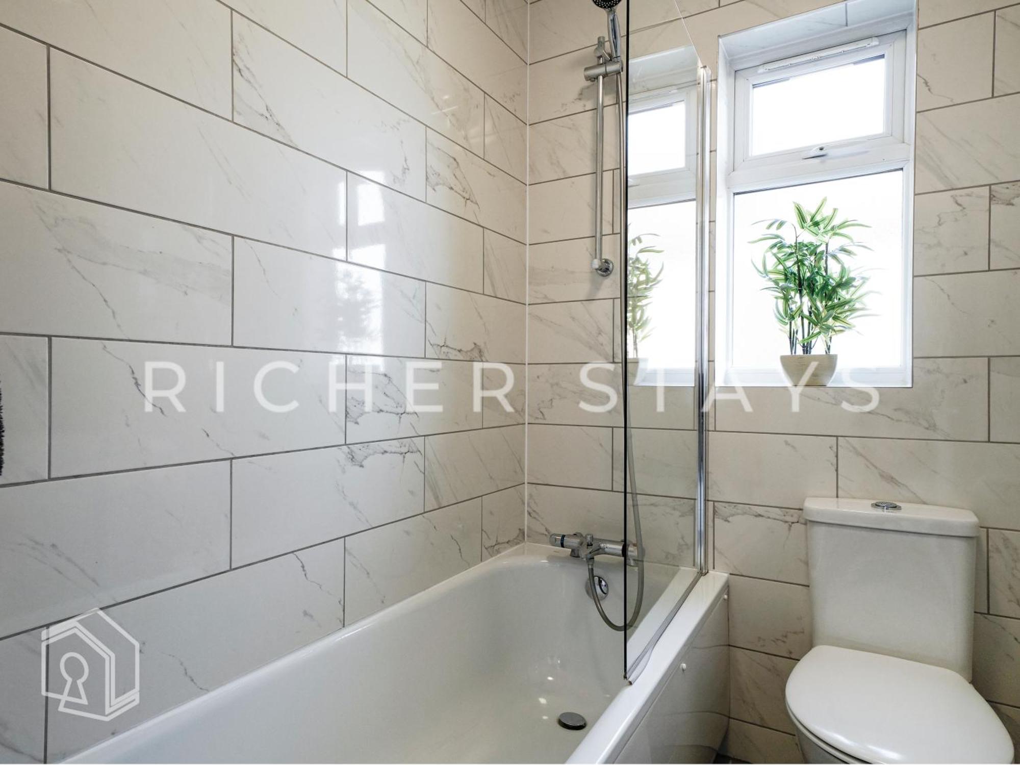 Watford Large 5Br Home - Contractors & Families Watford (Hertfordshire)