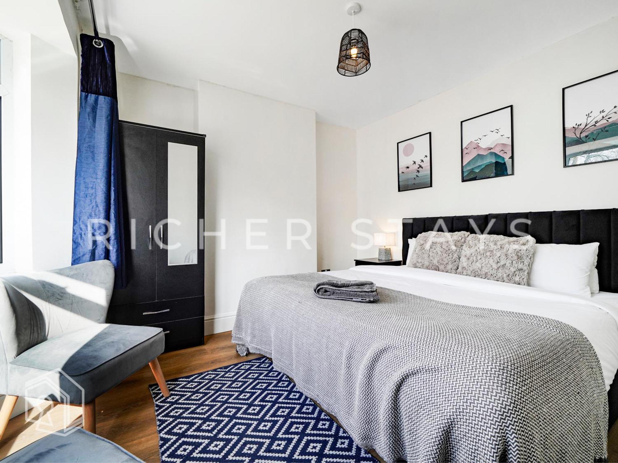 Watford Large 5Br Home - Contractors & Families