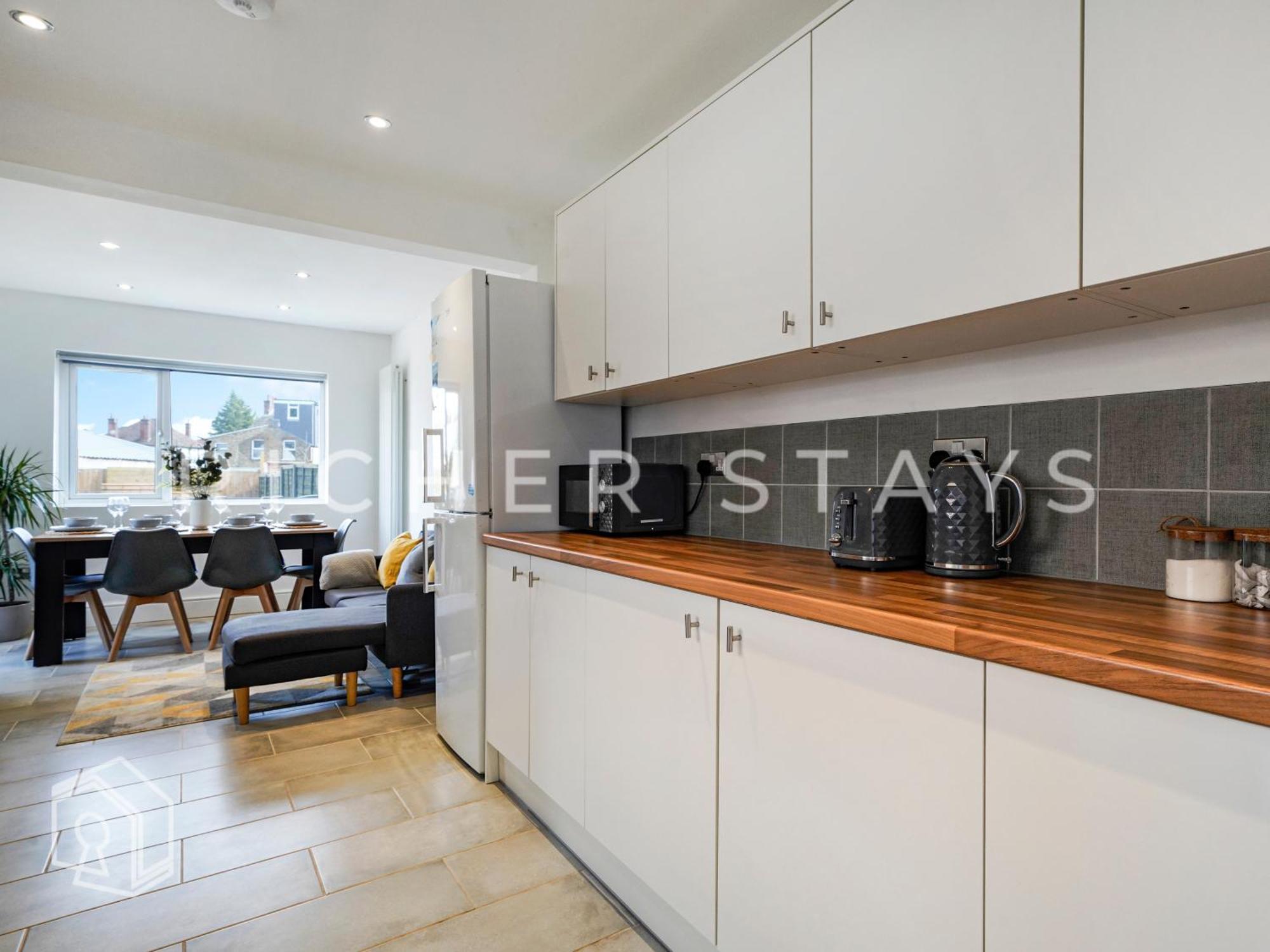 Watford Large 5Br Home - Contractors & Families Holiday home *