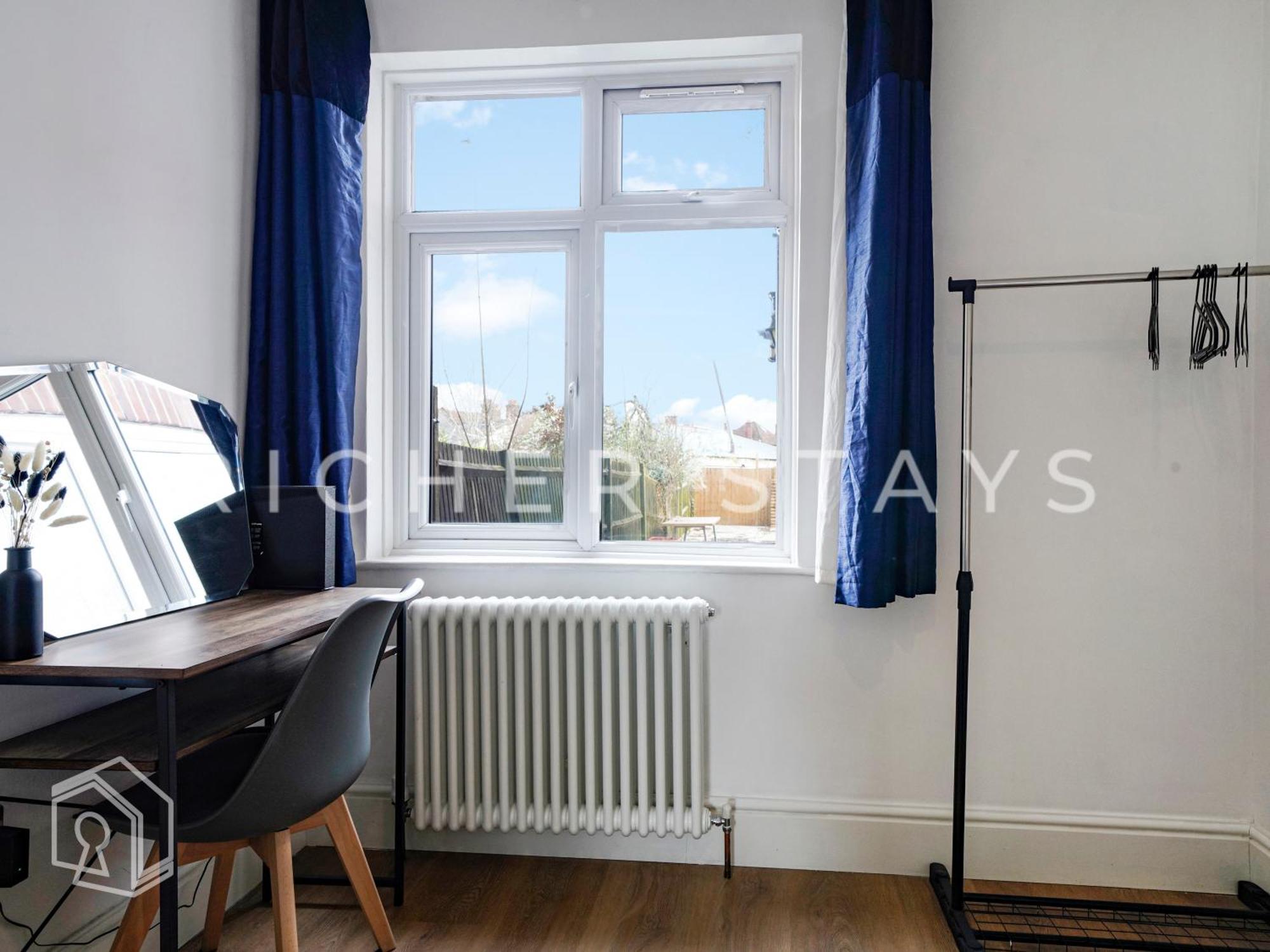 Watford Large 5Br Home - Contractors & Families Holiday home Watford (Hertfordshire)